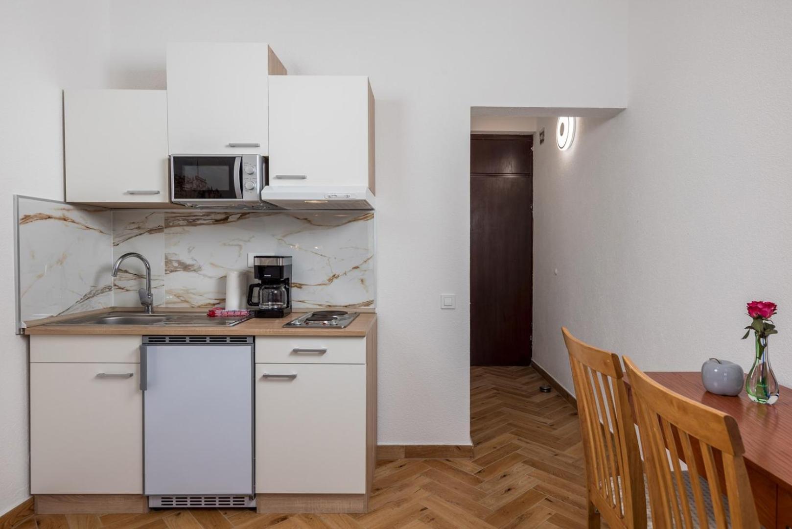 Apartments Jadranka Omisalj Exterior photo